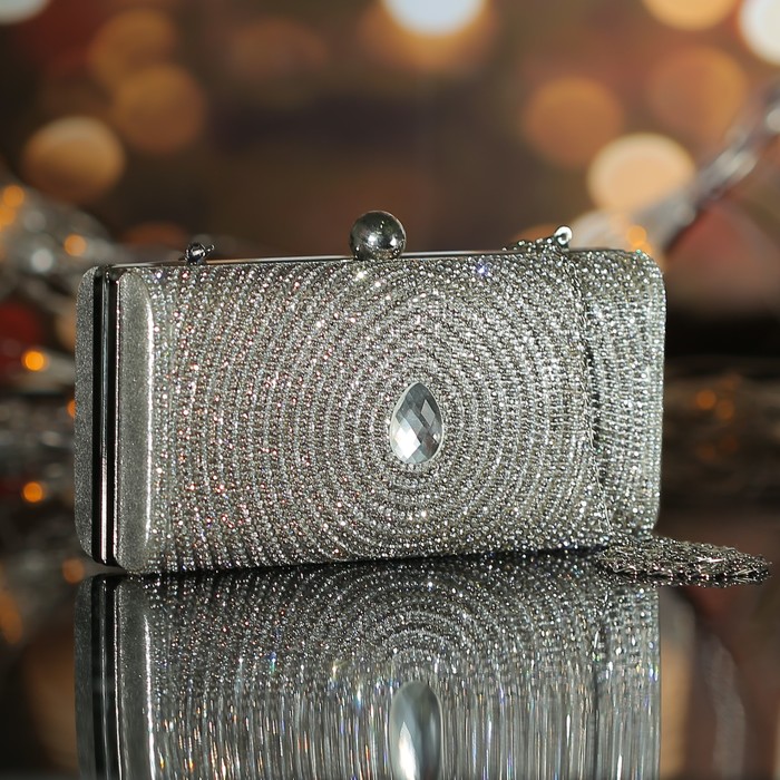Клатч женский, отдел на фермуаре, длинная цепь, цвет серебристый