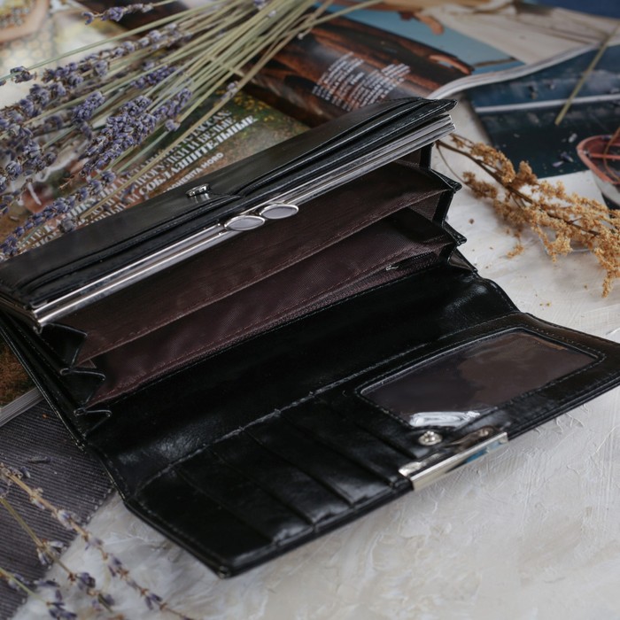 Кошелёк женский на клапане, 4 отдела, для карт, 2 отдела на рамке, наружный карман, цвет чёрный/красный