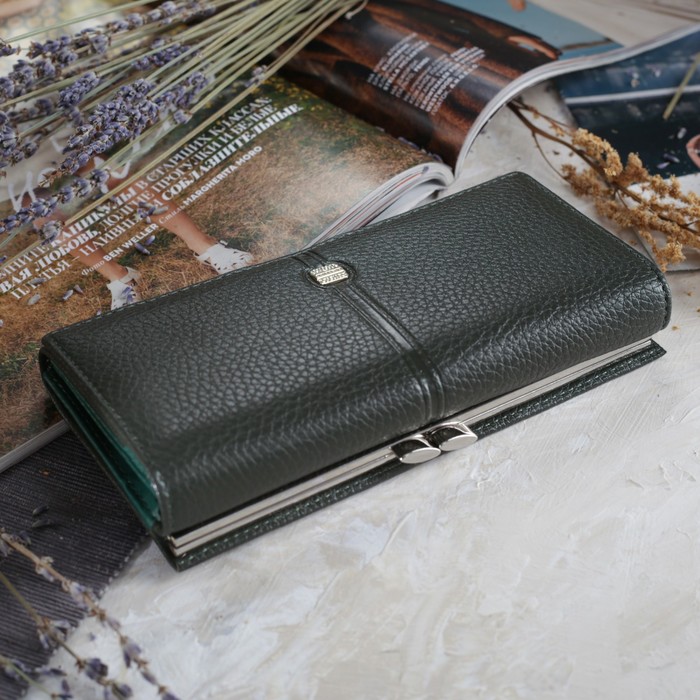 Кошелёк женский на клапане, 4 отдела, для карт, 2 отдела на рамке, цвет зелёный