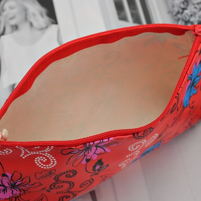 Косметичка простая «Кружева», отдел на молнии, цвет красный