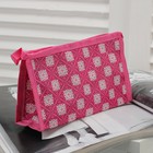 Косметичка треугольная, отдел на молнии, цвет малиновый