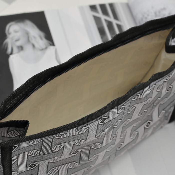 Косметичка , отдел на молнии, цвет чёрный