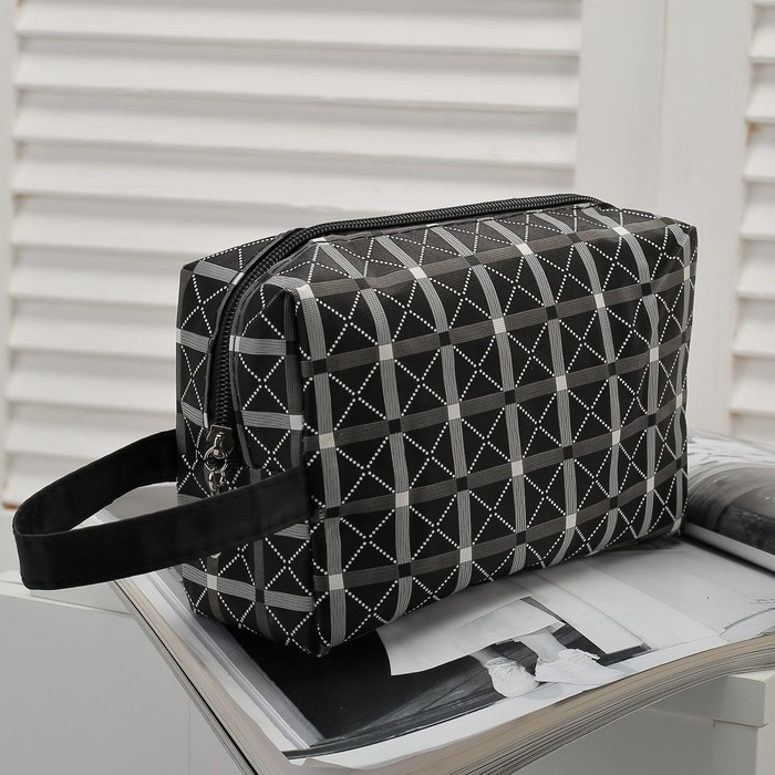 Косметичка дорожная "Клетка", отдел на молнии, с ручкой, цвет чёрный