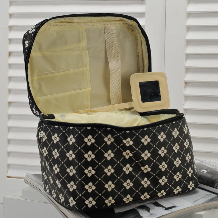 Косметичка-сундук «Грация», отдел на молнии, цвет чёрный