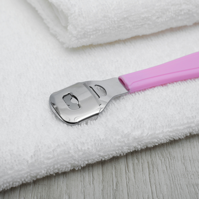 Станок для педикюра с металлической насадкой-тёркой, цвет розовый