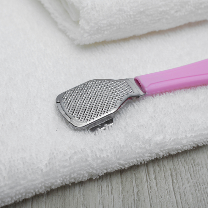 Станок для педикюра с металлической насадкой-тёркой, цвет розовый