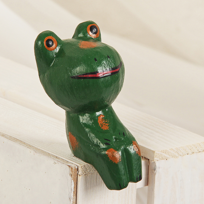 Сувенир "Лягушка" дерево албезия 8 см