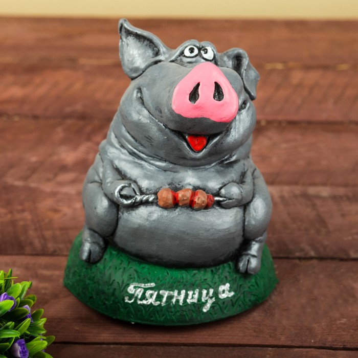 Фигура "Поросенок с шашлычком" 17см