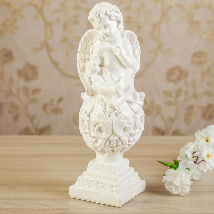 Статуэтка "На шаре с голубем " белый, 30 см