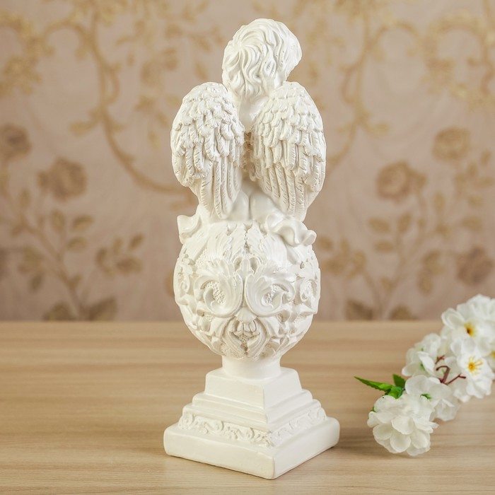 Статуэтка "На шаре с голубем " белый, 30 см