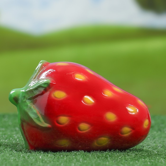 Садовая фигура "Клубника" малая