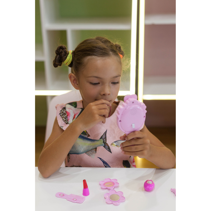 Набор аксессуаров для юной красотки с зеркалом, со световыми и звуковыми эффектами