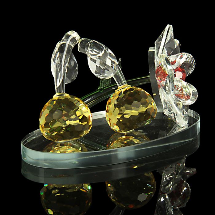 Сувенир "Вишенки и роза" на зеркале