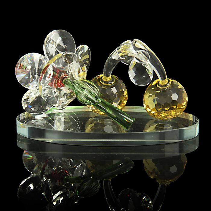 Сувенир "Вишенки и роза" на зеркале