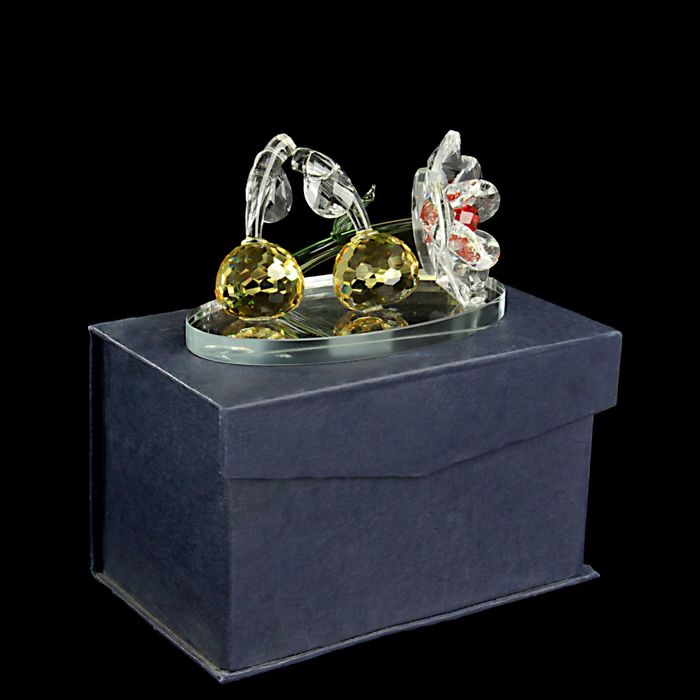 Сувенир "Вишенки и роза" на зеркале