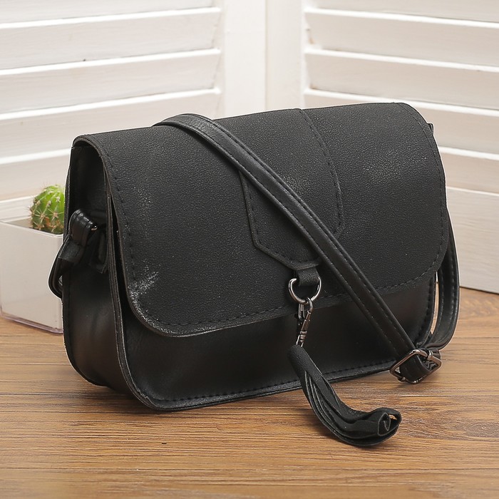 Сумка женская, отдел на магните, регулируемый ремень, цвет чёрный