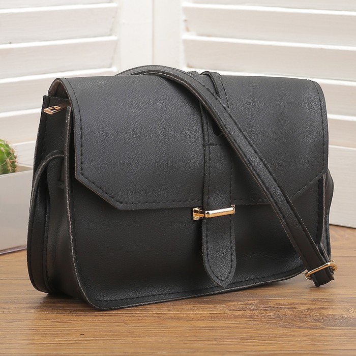 Сумка женская, отдел на молнии, регулируемый ремень, цвет чёрный