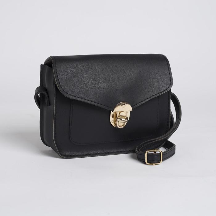 Сумка женская, отдел на молнии, регулируемый ремень, цвет чёрный