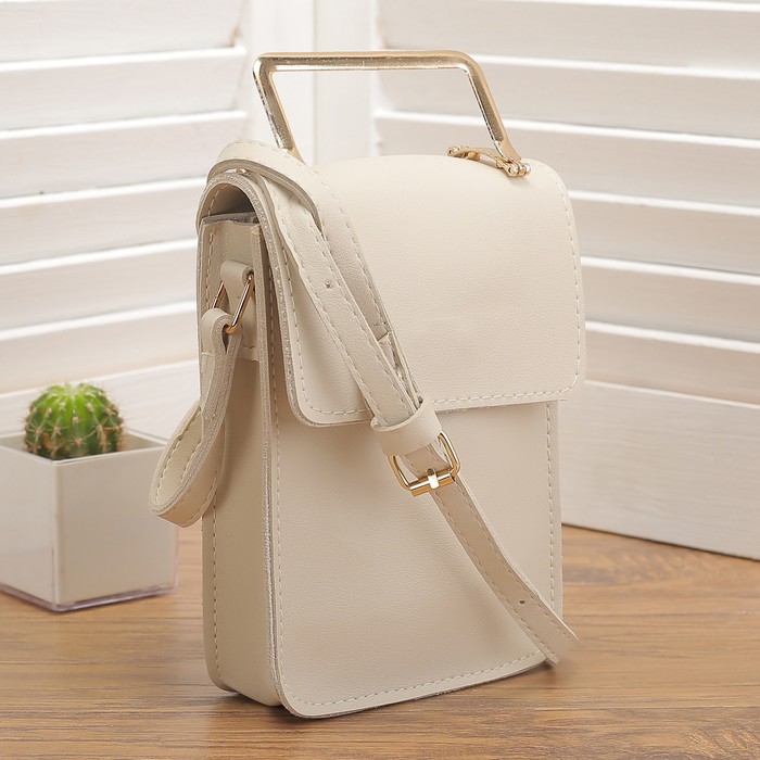 Сумка женская, отдел на молнии, регулируемый ремень, цвет молочный