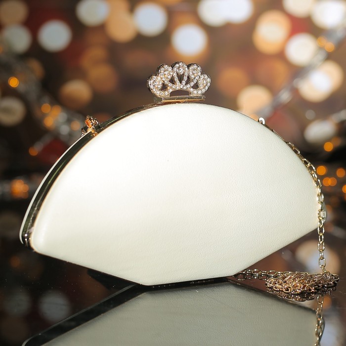 Клатч женский, отдел на фермуаре, длинная цепь, цвет молочный