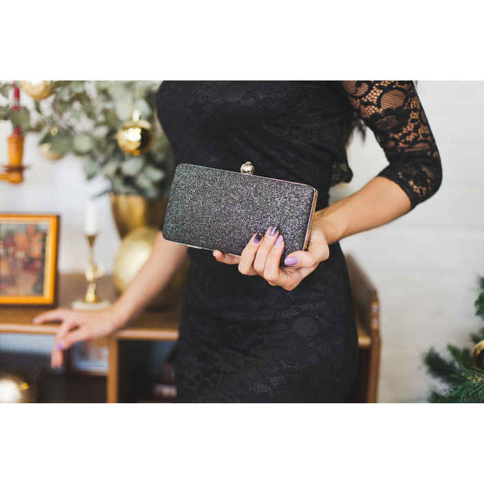 Клатч женский, отдел на фермуаре, длинная цепь, цвет серый