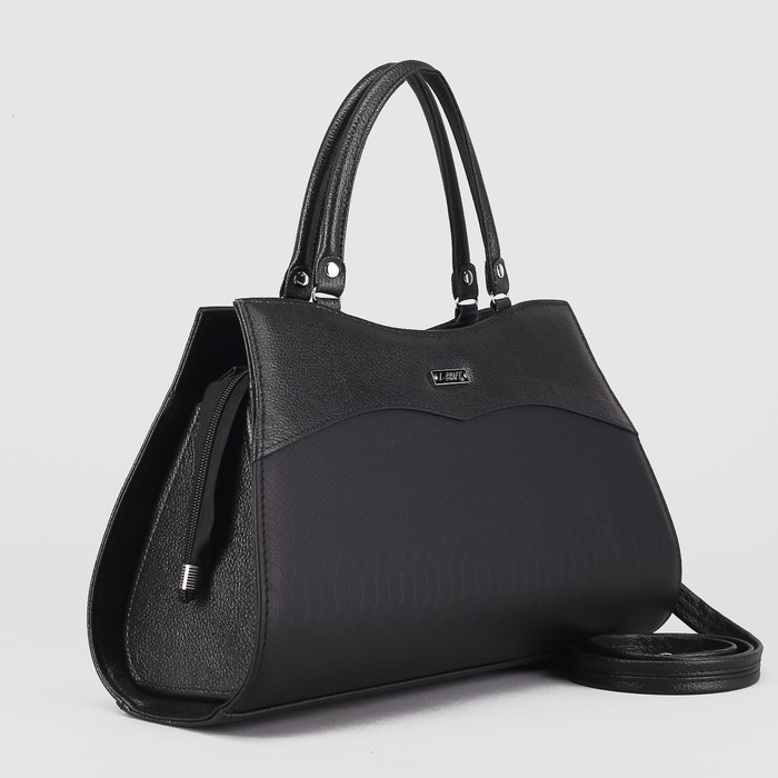 Сумка женская, отдел на молнии, наружный карман, длинный ремень, змея, цвет чёрный