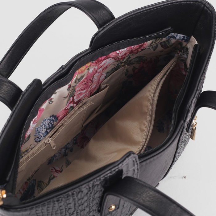 Сумка женская, отдел на молнии, 2 наружных кармана, крокодил, цвет чёрный