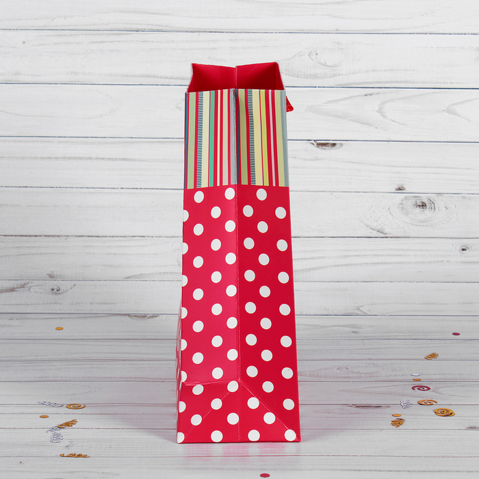 Пакет подарочный "Горошек", цвет красный, люкс, 26 х 10 х 32 см