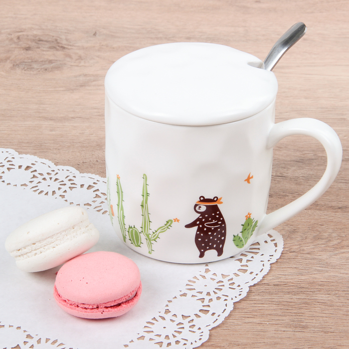 Кружка 400 мл "Игра в прятки", с керамической крышкой и ложкой, рисунок МИКС