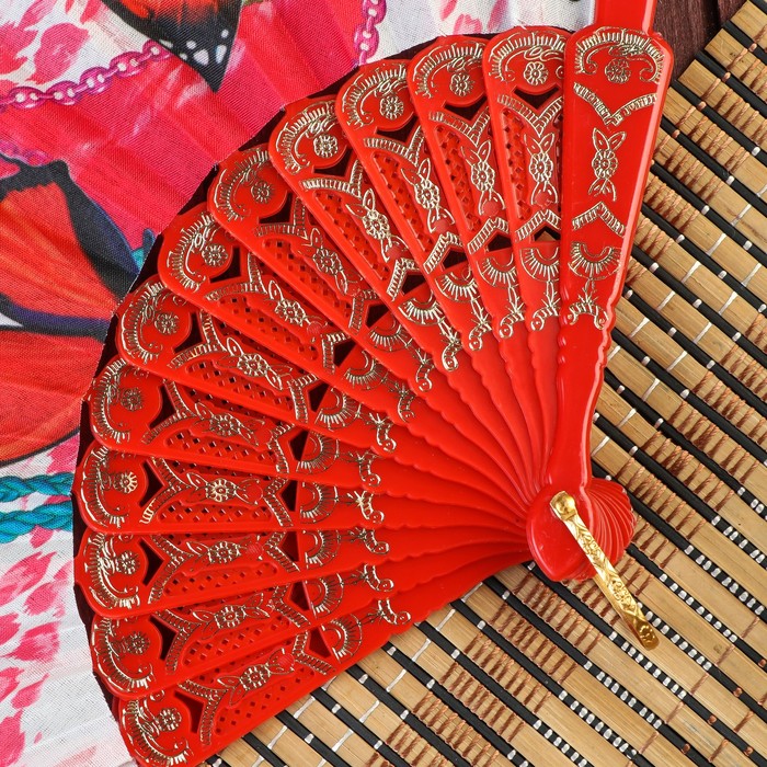 Веер пластик "Рой бабочек" МИКС 22,5 см