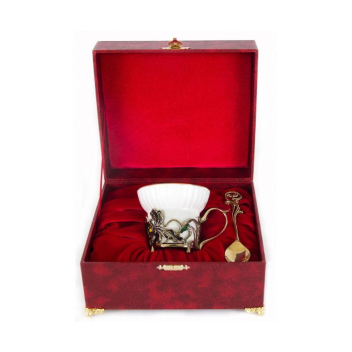 Чашка фарфоровая с цветками из латуни «Ирисы» в шкатулке