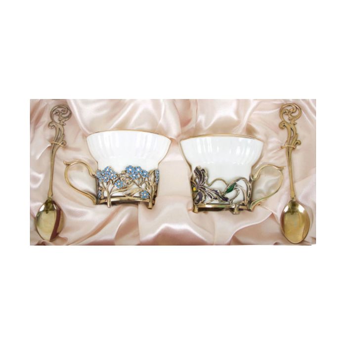 Чайная пара фарфоровая с цветками из латуни «Ирисы и Незабудки» в картонном футляре
