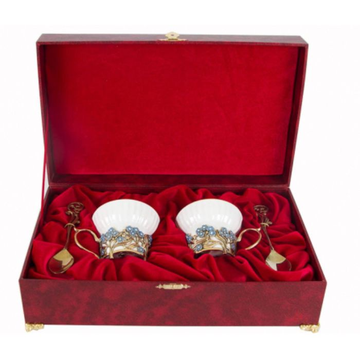 Чайная пара фарфоровая с цветками из латуни «Незабудки» в шкатулке