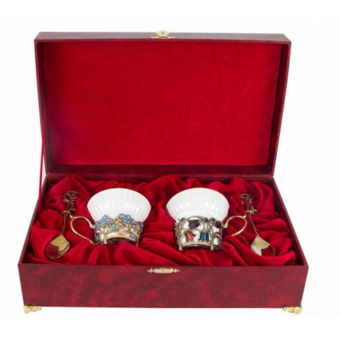 Чайная пара фарфоровая с цветками из латуни «Колокольчики и Незабудки» в шкатулке