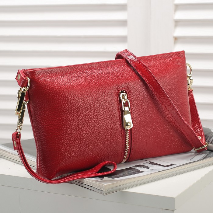 Клатч женский, 1 отдел с перегородкой, 2 наружных кармана, ручка, длинный ремень, цвет красный