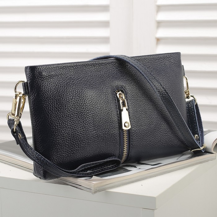 Клатч женский, 1 отдел с перегородкой, 2 наружных кармана, ручка, длинный ремень, цвет синий