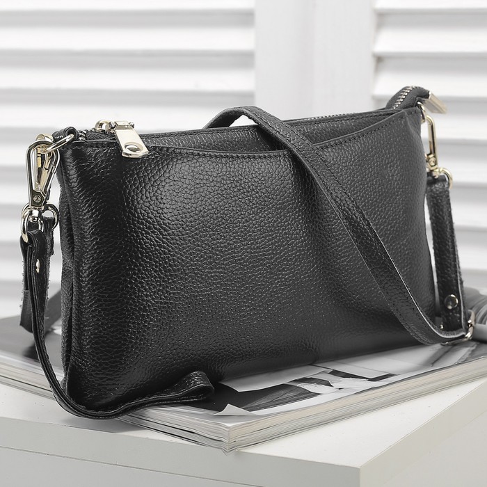 Клатч женский, 1 отдел с перегородкой, 2 наружных кармана, ручка, длинный ремень, цвет чёрный