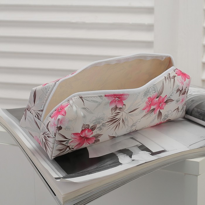 Косметичка-футляр «Цветы», отдел на молнии, цвет молочный