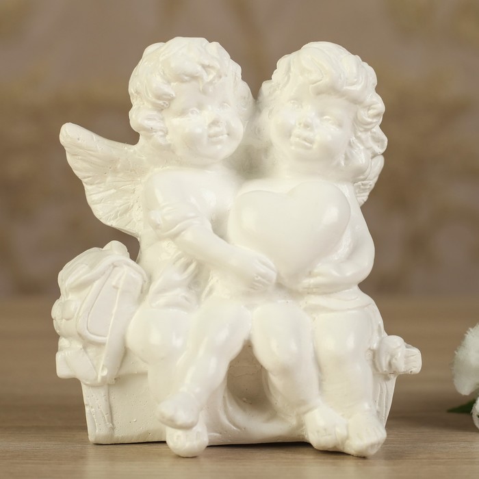 Статуэтка "Ангел на лавочке" белый