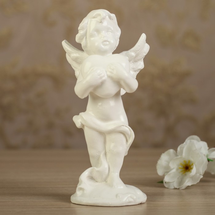 Статуэтка "Статуэтка с сердцем" белый