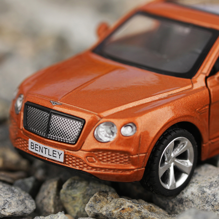 Машина металлическая "Bentley Bentayga" открыв. двери, инерция МИКС 1:45 67332