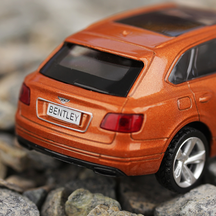 Машина металлическая "Bentley Bentayga" открыв. двери, инерция МИКС 1:45 67332