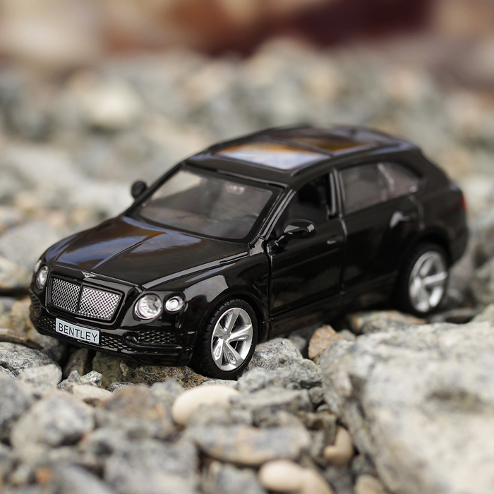 Машина металлическая "Bentley Bentayga" открыв. двери, инерция МИКС 1:45 67332