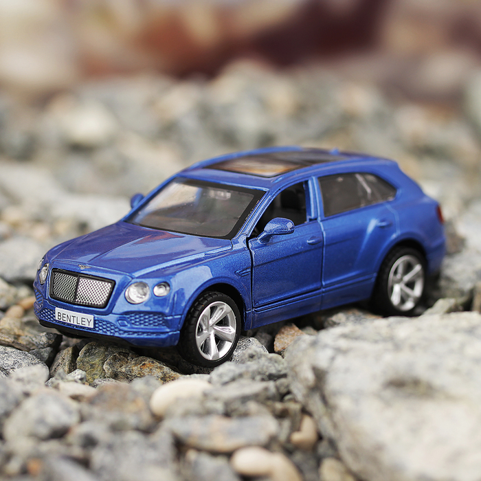 Машина металлическая "Bentley Bentayga" открыв. двери, инерция МИКС 1:45 67332