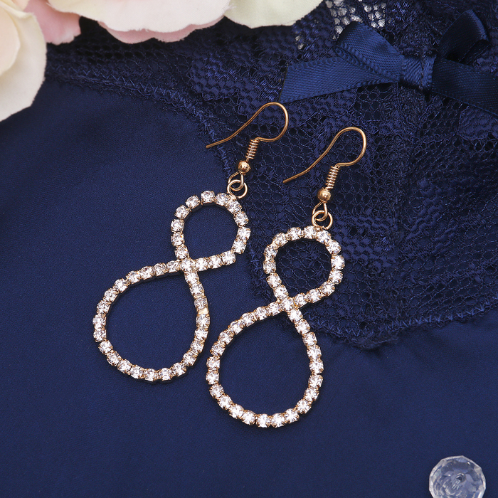 Серьги висячие со стразами Princess бесконечность, цвет белый в золоте