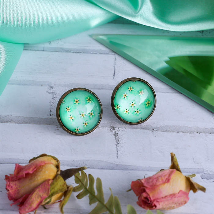 Серьги из стекла Candy цветы лютики, цвет бело-зелёный в чернёном золоте