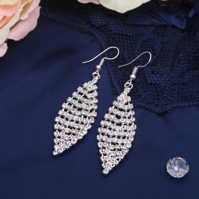 Серьги висячие со стразами Princess листок, цвет белый в серебре