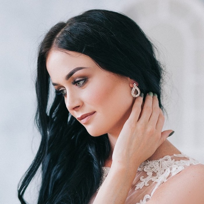 Серьги со стразами Princess капля утончённая, цвет белый в серебре