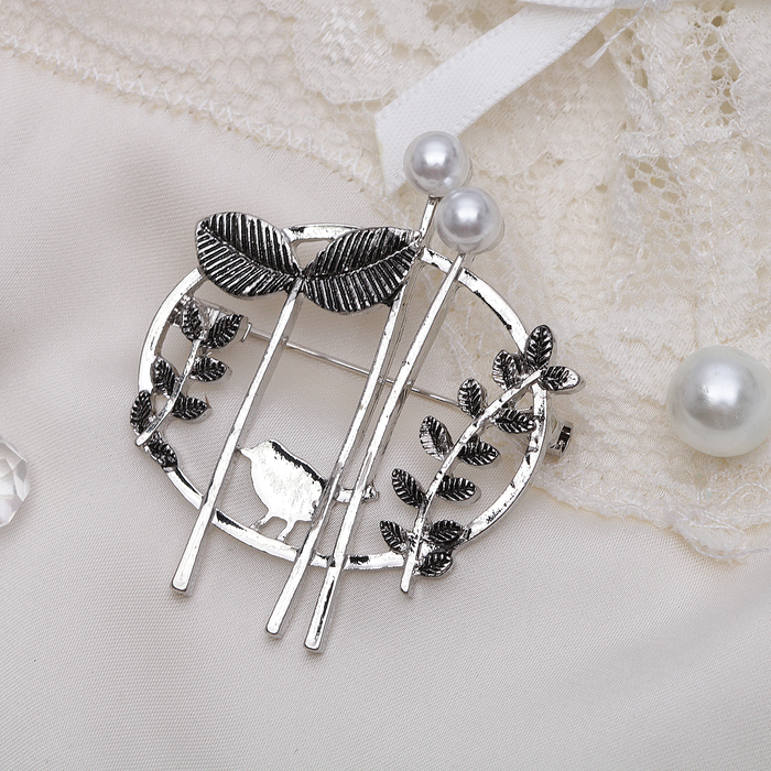 Брошь "Соловей", цвет белый в серебре