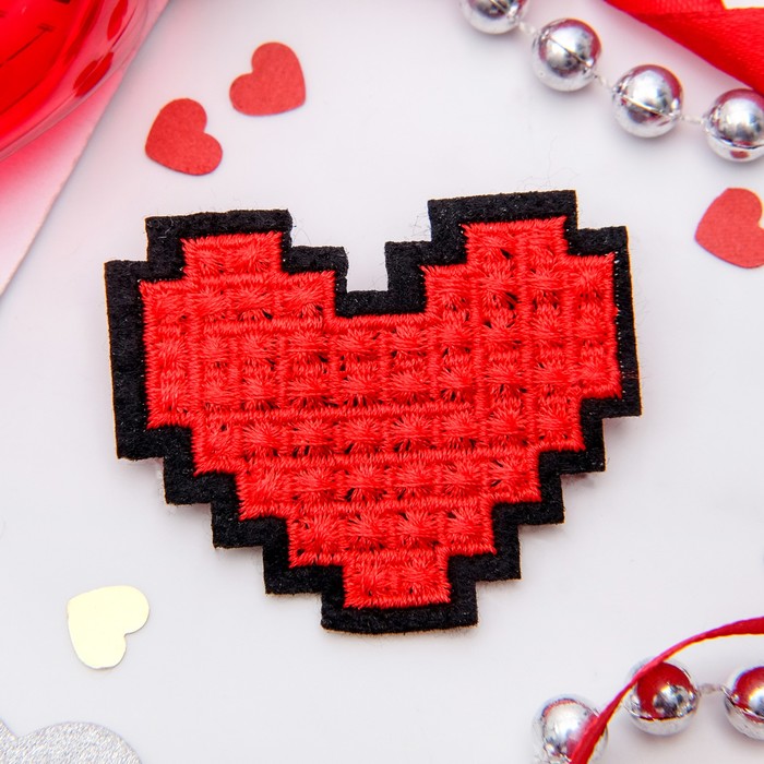 Брошь "Сердце геометричное", цвет красный